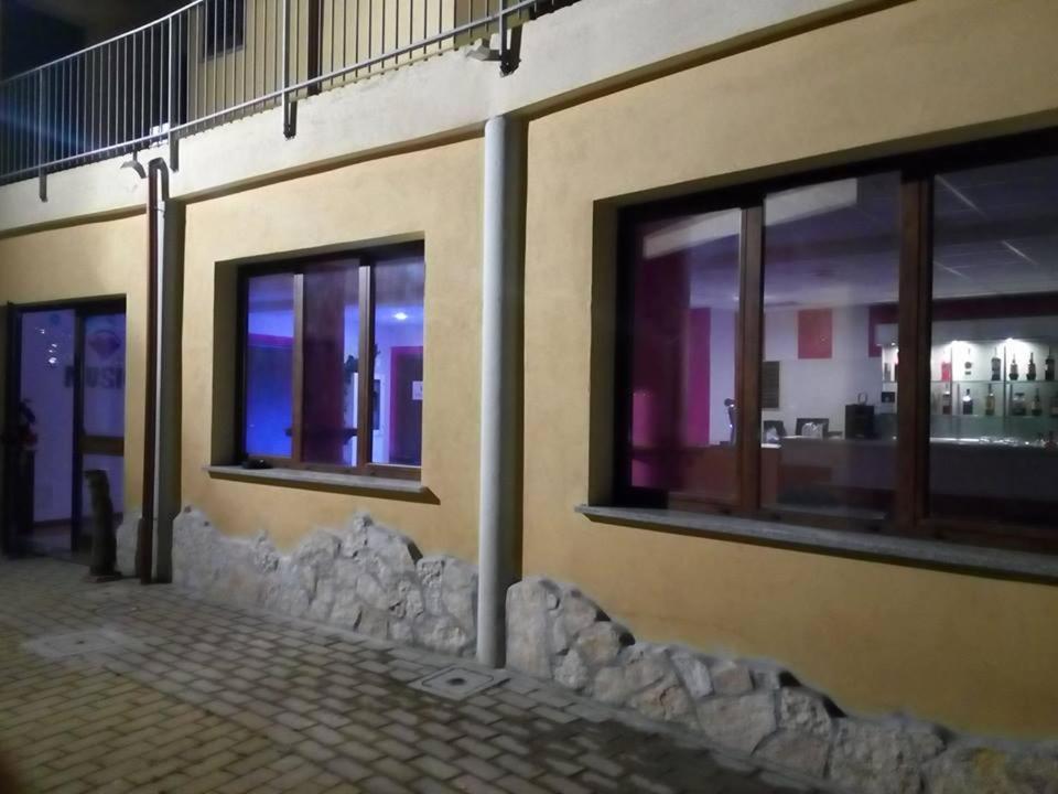 Hotel Bena E Traes Laerru Eksteriør billede