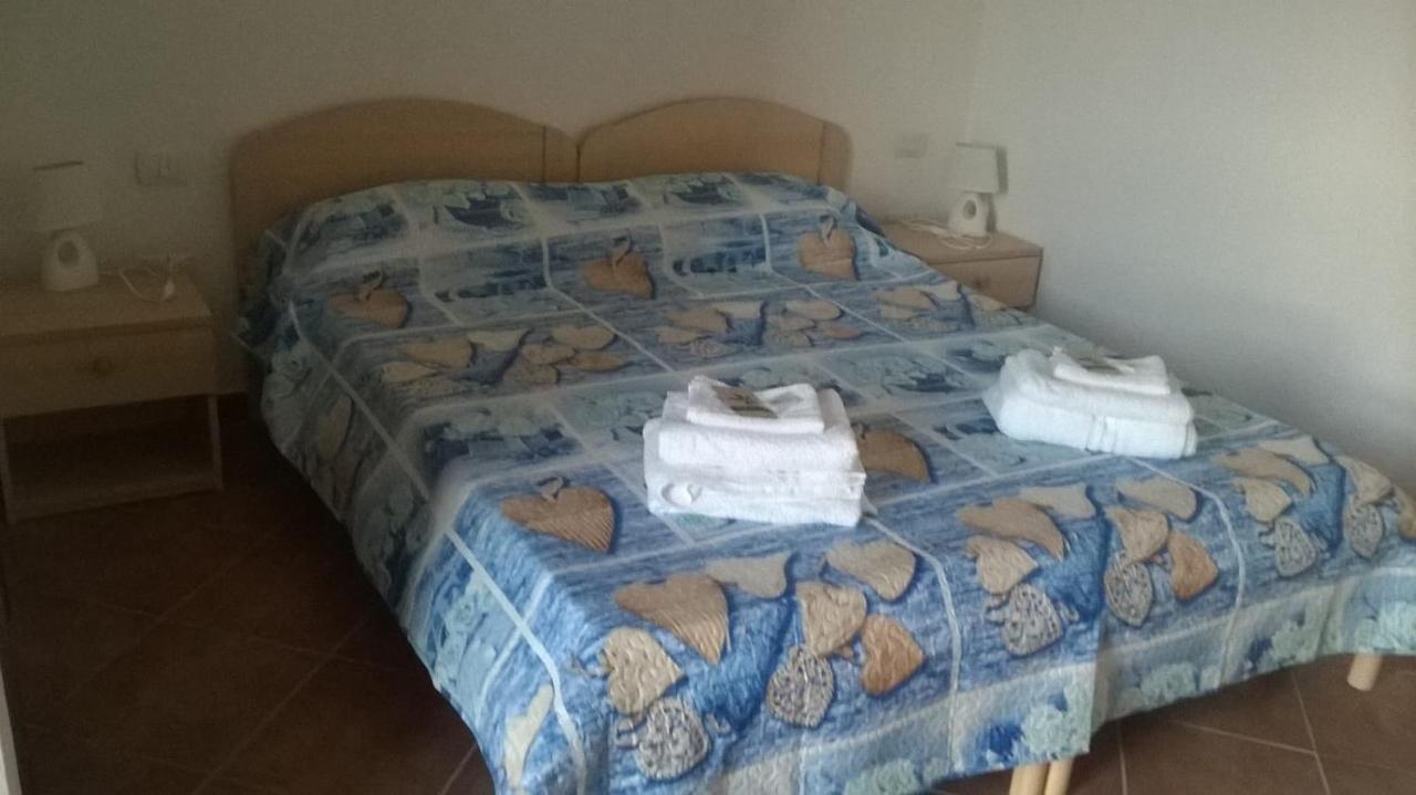 Hotel Bena E Traes Laerru Eksteriør billede