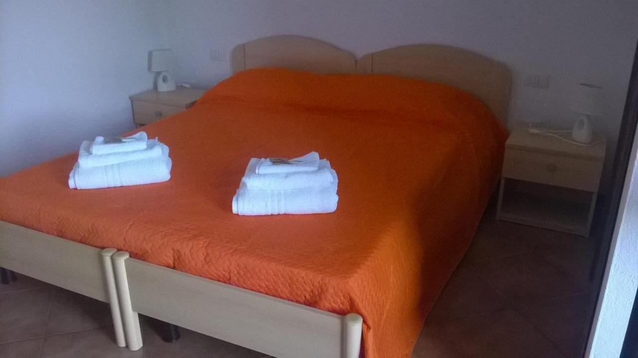 Hotel Bena E Traes Laerru Eksteriør billede