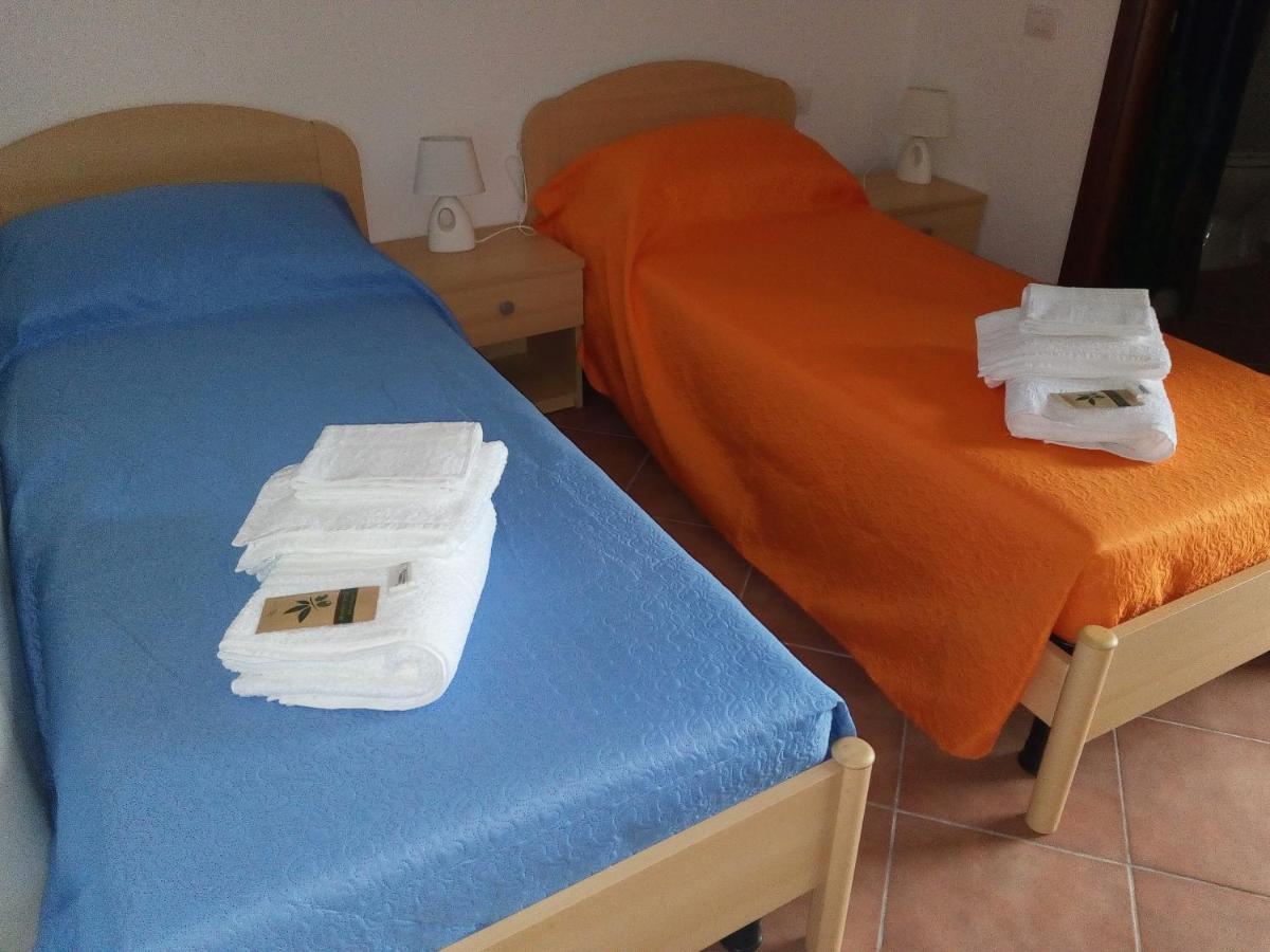 Hotel Bena E Traes Laerru Eksteriør billede
