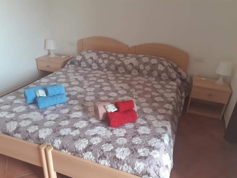 Hotel Bena E Traes Laerru Eksteriør billede